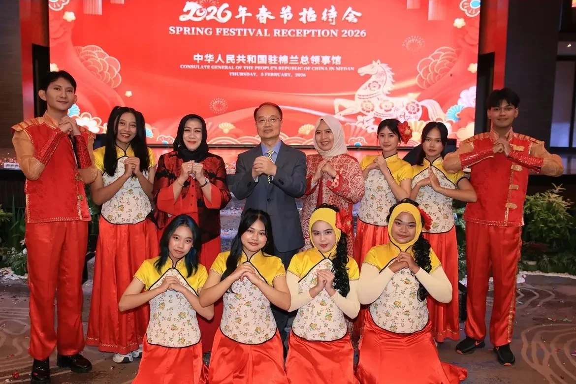 Harmoni Kebudayaan: Mahasiswa Bahasa Mandarin FIB USU Tampilkan Seni Tiongkok pada Spring Festival Reception 2026